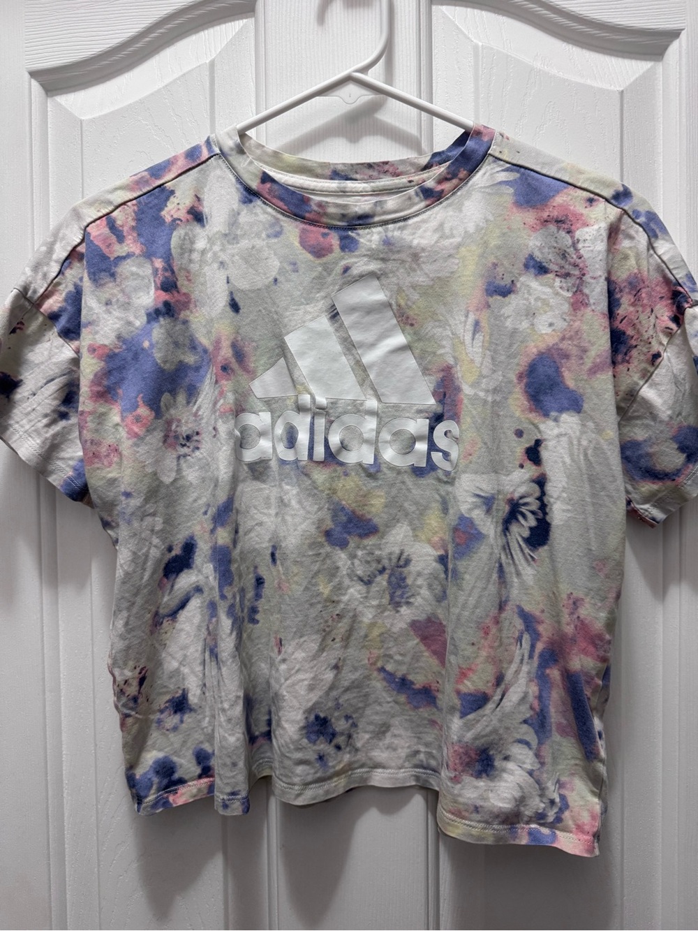 adidas Kids' Multicolor Tie-Dye floral Logo Tee crop T shirt size L (14)